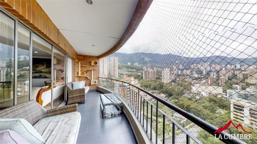 Apartment for sale in El Poblado, Medellín 2