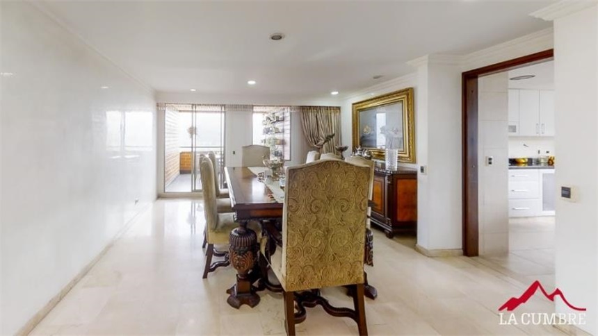 Apartamento de 4 alcobas en arriendo en El Poblado, Medellín, 300 m² · foto 8 de 13