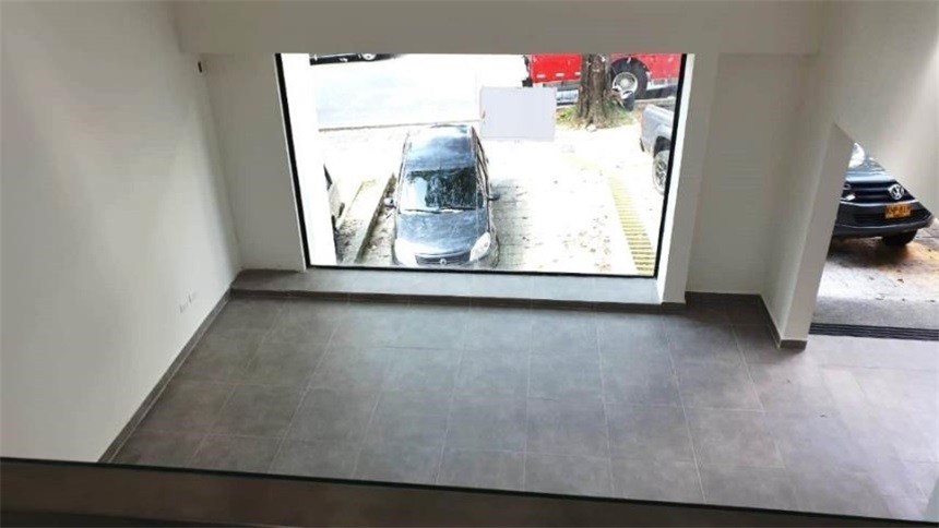 Local en Arriendo - Más