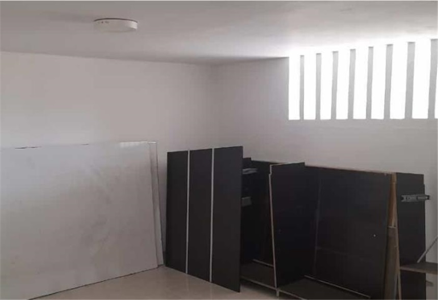 Local en Arriendo - Más