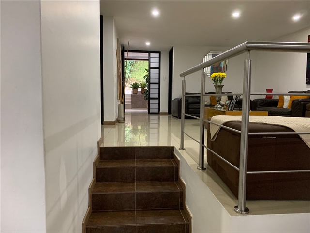 Casa de 4 alcobas en arriendo en El Tesoro, Medellín, 300 m² · foto 5 de 18