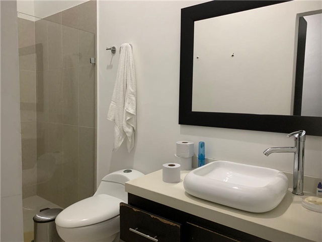 Casa de 4 alcobas en arriendo en El Tesoro, Medellín, 300 m² · foto 13 de 18