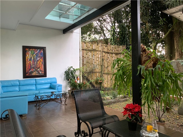 Casa de 4 alcobas en arriendo en El Tesoro, Medellín, 300 m² · foto 17 de 18