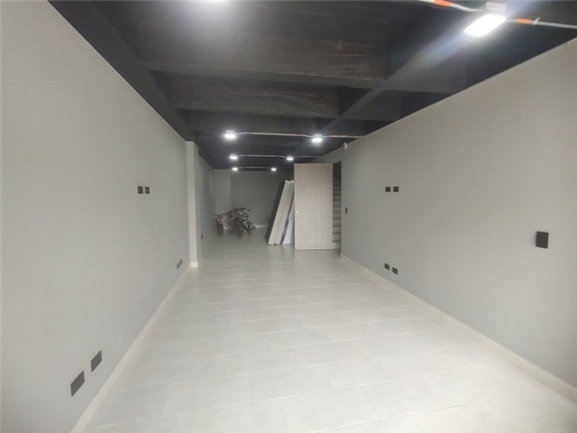 Local en Arriendo - Más