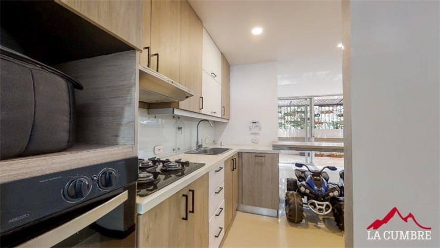 Casa de 3 alcobas en venta en Loma El Atravesado, Envigado, 170 m² · foto 7 de 12