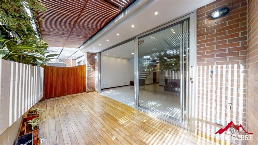 Casa de 3 alcobas en venta en Loma El Atravesado, Envigado, 170 m² · foto 2 de 12