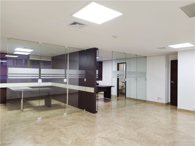 Oficina en arriendo en Manila, Medellín, 60 m² · foto 2 de 16