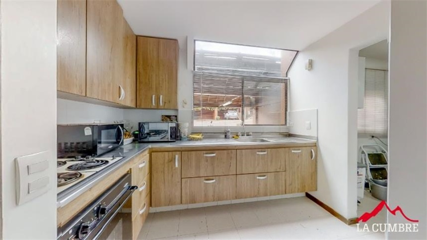 Casa de 3 alcobas en venta en Altos Del Poblado, Medellín, 200 m² · foto 5 de 12