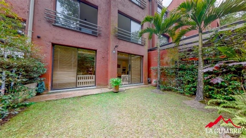 Casa de 3 alcobas en venta en Altos Del Poblado, Medellín, 200 m² · foto 2 de 12