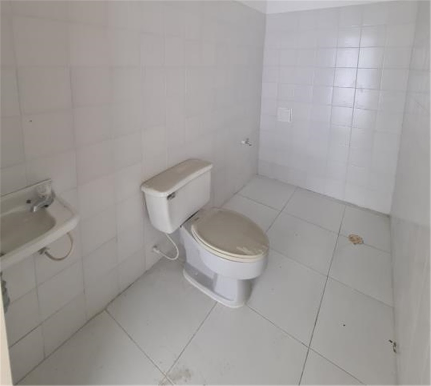 Local en Arriendo - Más