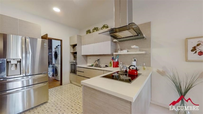 Casa de 3 alcobas en venta en Loma El Atravesado, Envigado, 259 m² · foto 5 de 14