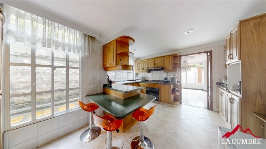 Casa de 4 alcobas en venta en El Tesoro, Medellín, 320 m² · foto 7 de 15