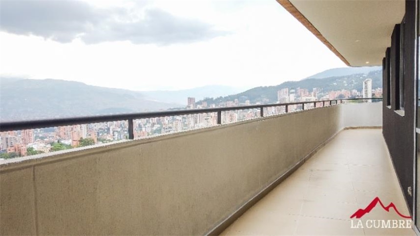 Apartamento de 3 alcobas en arriendo en Los Balsos, Medellín, 150 m² · foto 3 de 12
