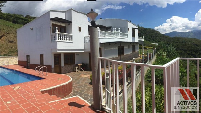 Finca en venta en Machado, Copacabana, 2600 m² · foto 2 de 21