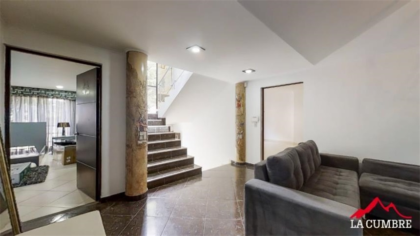 Casa de 6 alcobas en venta en El Tesoro, Medellín, 330 m² · foto 7 de 10