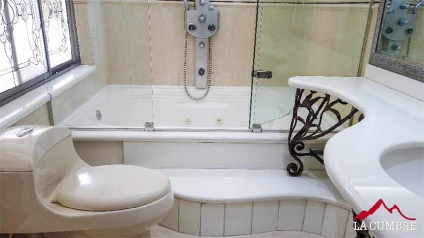 Casa de 2 alcobas en venta en El Tesoro, Medellín, 280 m² · foto 15 de 16