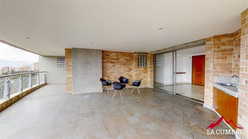 Apartamento de 3 alcobas en arriendo en El Diamante No. 2, Medellín, 360 m² · foto 2 de 15