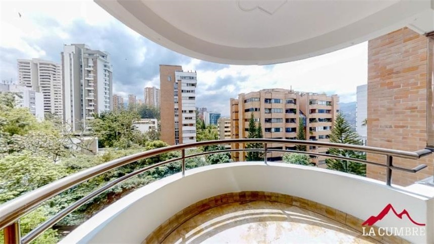 Apartamento en arriendo en El Poblado, Medellín · foto 3 de 12