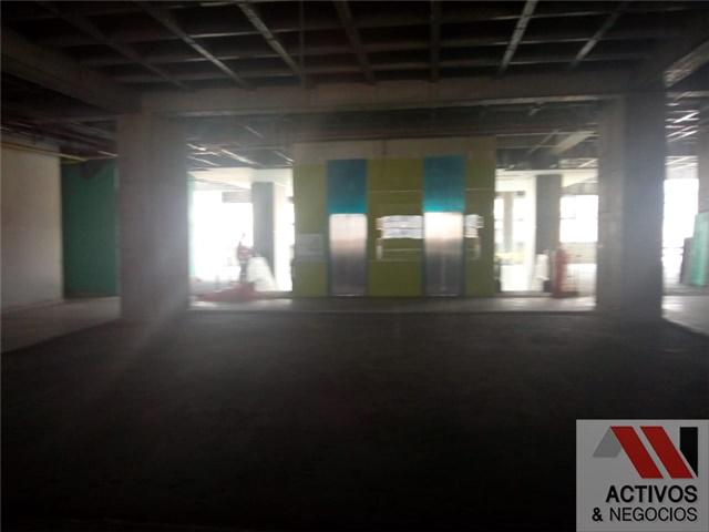 Local en Arriendo - Más
