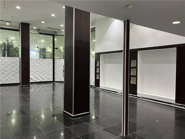 Local en Arriendo - Más