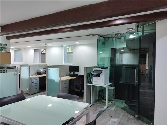 Oficina en Arriendo - Más