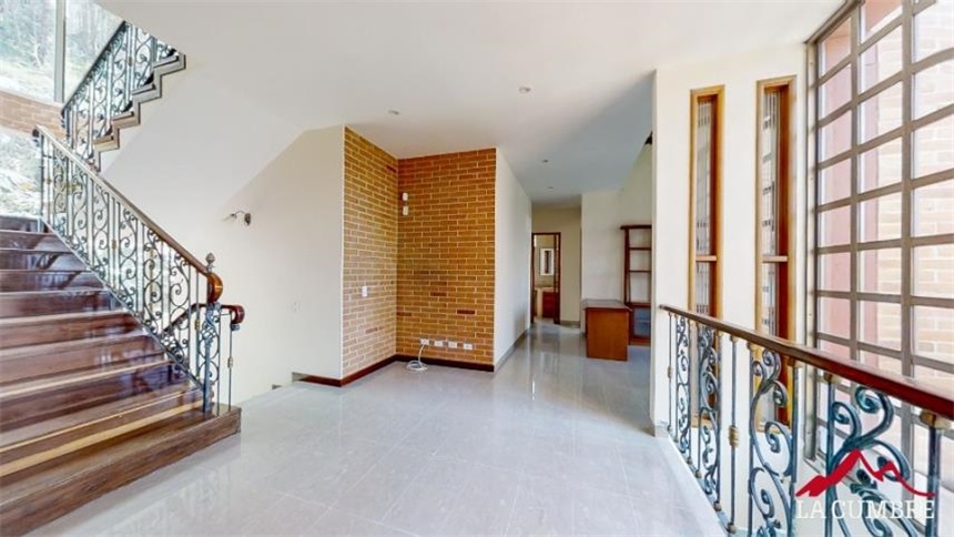 Casa de 3 alcobas en venta en El Tesoro, Medellín, 325 m² · foto 9 de 12