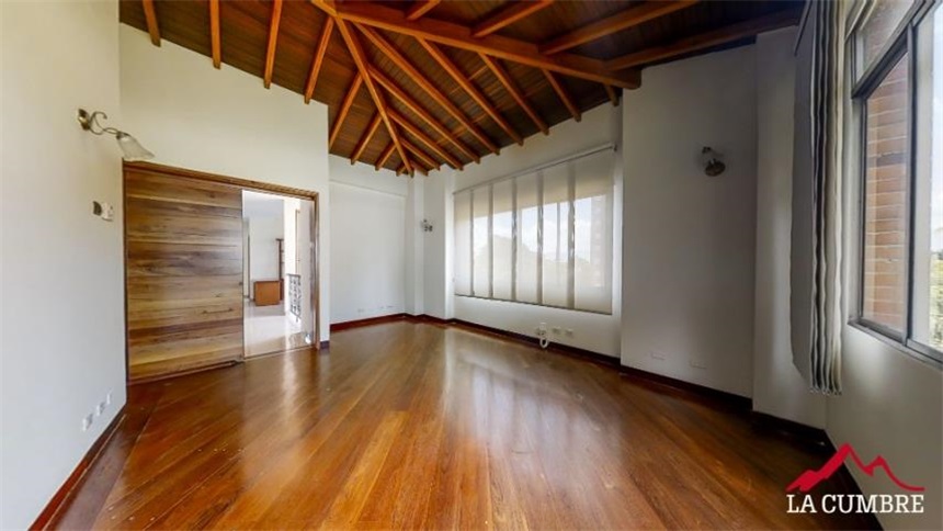 Casa de 3 alcobas en venta en El Tesoro, Medellín, 325 m² · foto 10 de 12