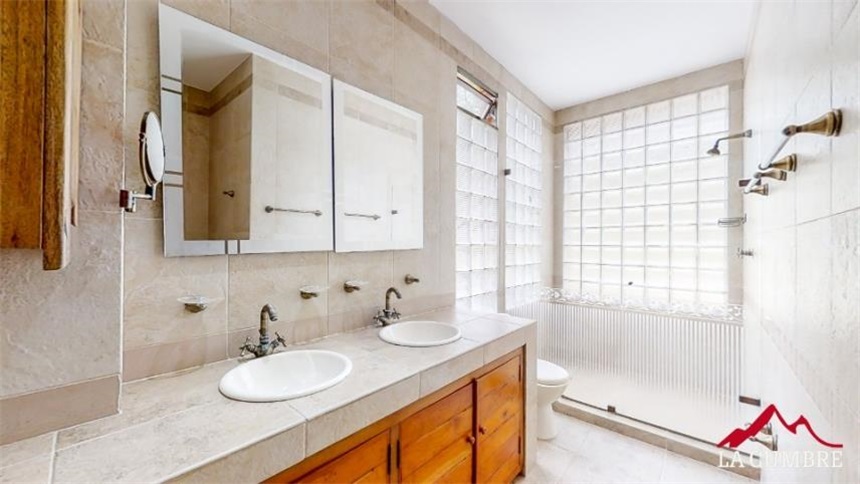 Casa de 3 alcobas en venta en El Tesoro, Medellín, 325 m² · foto 11 de 12