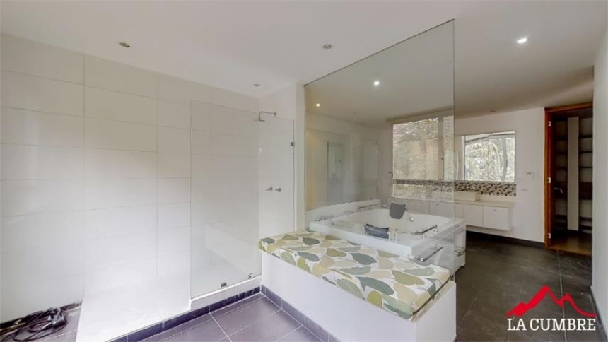 Apartamento de 4 alcobas en arriendo en El Tesoro, Medellín, 308 m² · foto 11 de 11