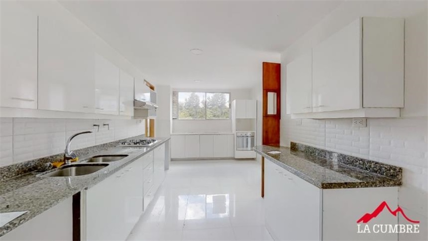 Apartamento de 4 alcobas en arriendo en El Tesoro, Medellín, 308 m² · foto 4 de 11