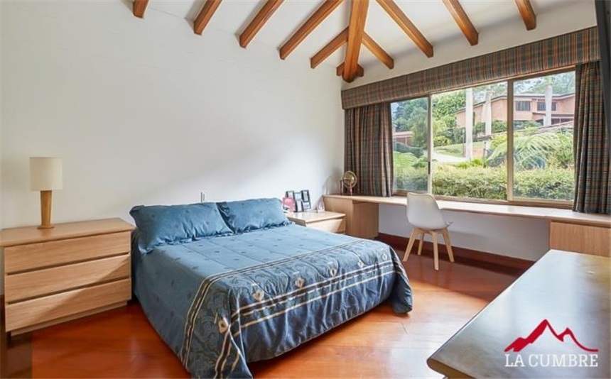 Casa de 4 alcobas en venta en Loma El Atravesado, Envigado, 487 m² · foto 9 de 10