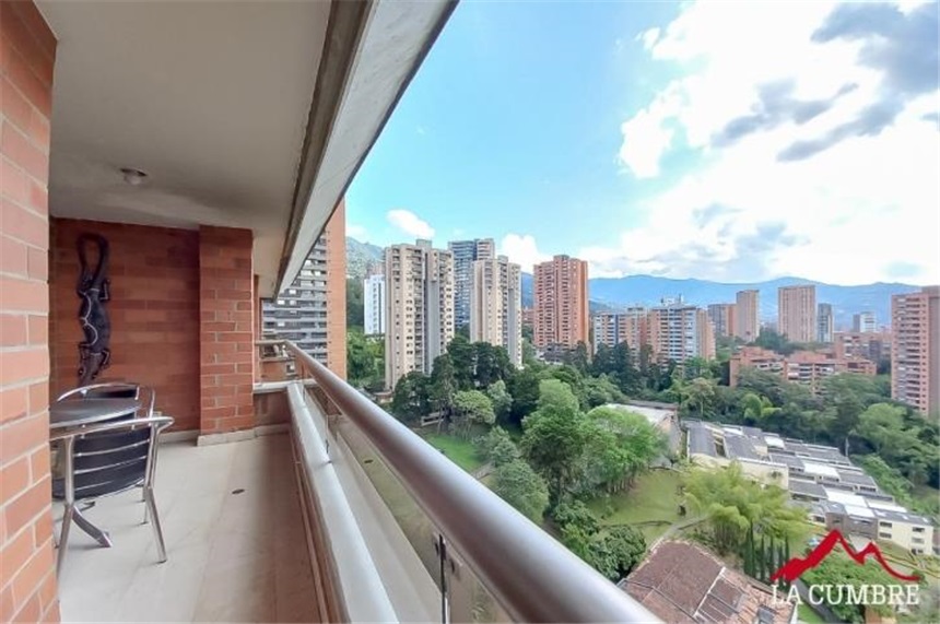 Apartamento de 2 alcobas en arriendo en Granizal, Medellín, 120 m² · foto 2 de 12
