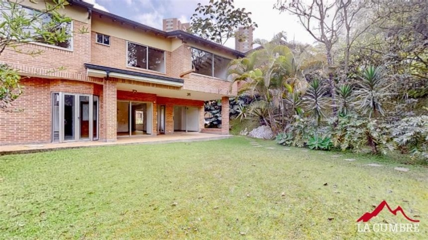 Casa de 5 alcobas en venta en Los Naranjos, Medellín, 344 m² · foto 4 de 12