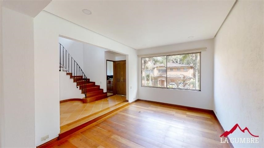 Casa de 5 alcobas en venta en Los Naranjos, Medellín, 344 m² · foto 9 de 12