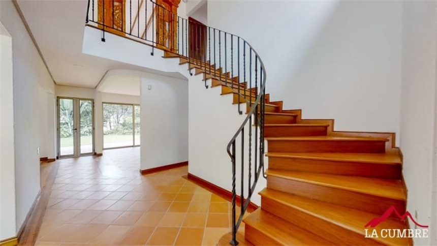 Casa de 5 alcobas en venta en Los Naranjos, Medellín, 344 m² · foto 10 de 12