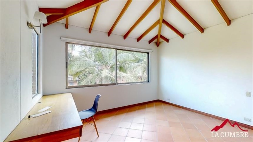 Casa de 5 alcobas en venta en Los Naranjos, Medellín, 344 m² · foto 11 de 12