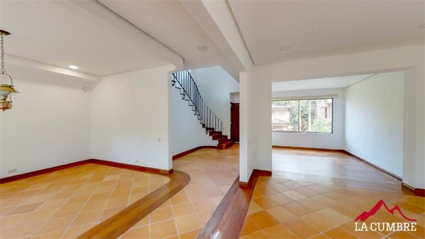 Casa de 5 alcobas en venta en Los Naranjos, Medellín, 344 m² · foto 6 de 12