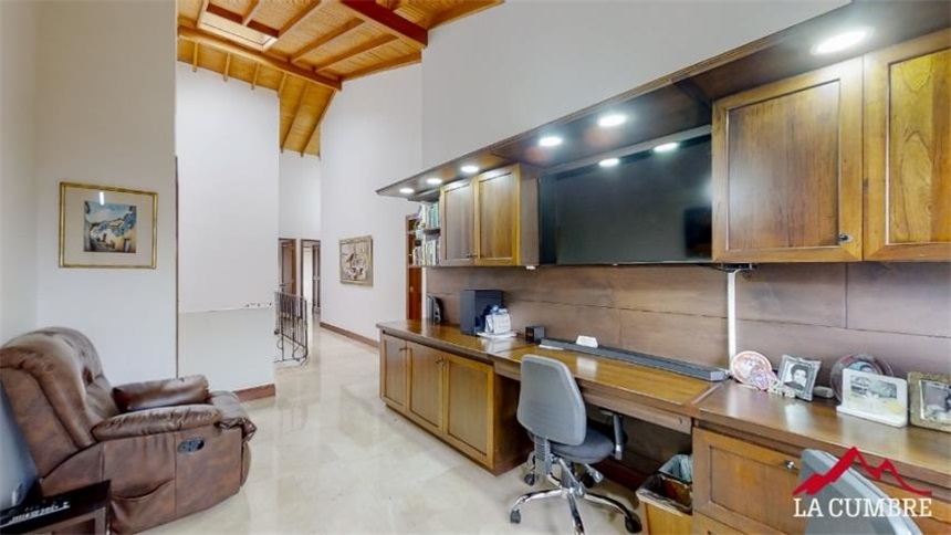 Casa de 3 alcobas en venta en El Tesoro, Medellín, 325 m² · foto 13 de 16