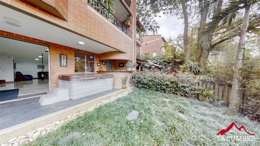 Casa de 3 alcobas en venta en El Tesoro, Medellín, 325 m² · foto 3 de 16