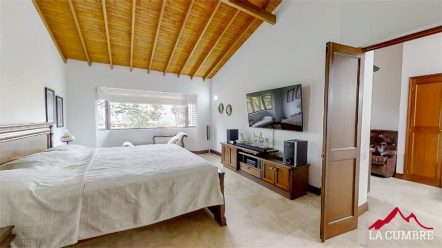Casa de 3 alcobas en venta en El Tesoro, Medellín, 325 m² · foto 14 de 16