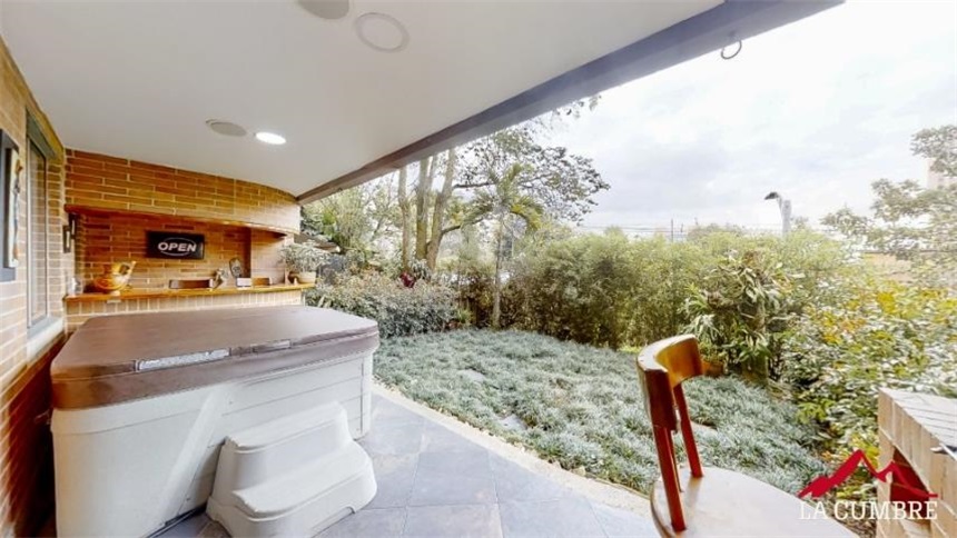 Casa de 3 alcobas en venta en El Tesoro, Medellín, 325 m² · foto 2 de 16
