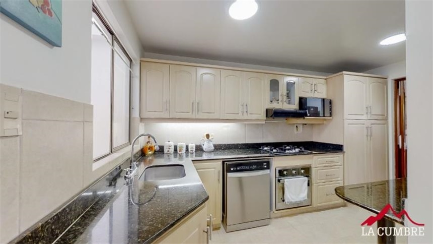 Casa de 3 alcobas en venta en El Tesoro, Medellín, 325 m² · foto 9 de 16