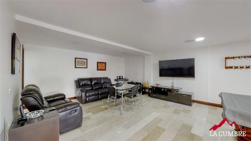 Casa de 3 alcobas en venta en El Tesoro, Medellín, 325 m² · foto 7 de 16