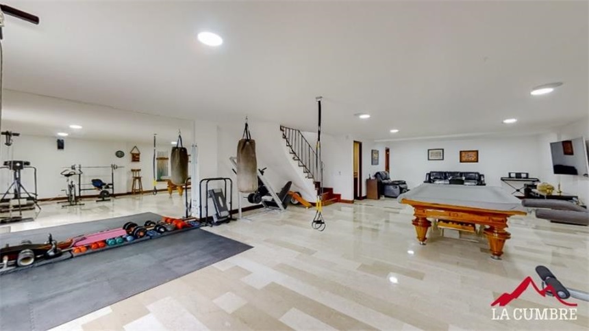 Casa de 3 alcobas en venta en El Tesoro, Medellín, 325 m² · foto 5 de 16