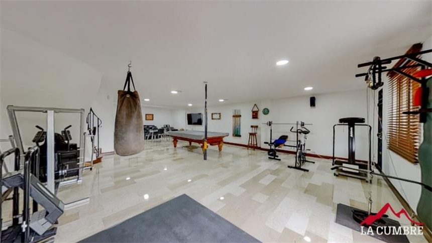 Casa de 3 alcobas en venta en El Tesoro, Medellín, 325 m² · foto 6 de 16