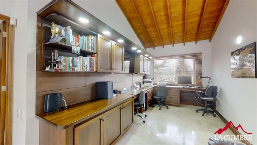 Casa de 3 alcobas en venta en El Tesoro, Medellín, 325 m² · foto 12 de 16