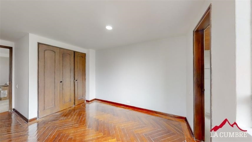 Apartamento de 3 alcobas en arriendo en El Castillo, Medellín, 230 m² · foto 8 de 12