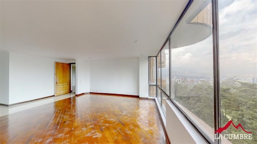 Apartamento de 3 alcobas en arriendo en El Castillo, Medellín, 230 m² · foto 3 de 12