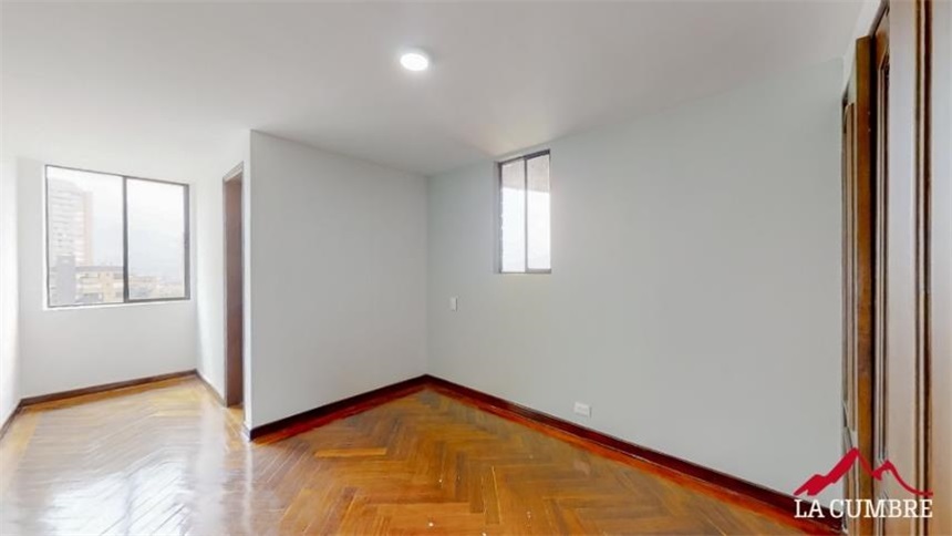 Apartamento de 3 alcobas en arriendo en El Castillo, Medellín, 230 m² · foto 10 de 12