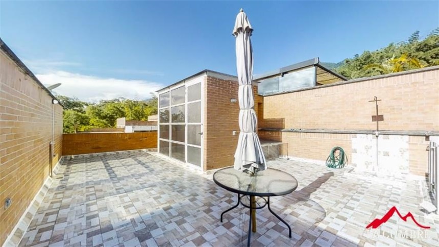 Casa de 3 alcobas en venta en San Lucas, Medellín, 197 m² · foto 15 de 16